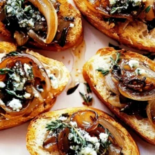 Caramelized Onion Crostini with Fig Jam and Blue Cheese: An Incredible Essential Recipe